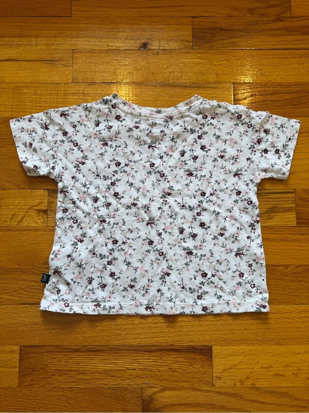 GAP White Floral Short Sleeve Tee with Pink and Burgundy Blossoms